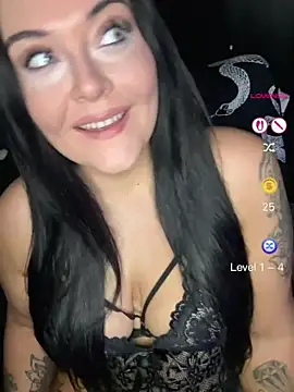 Snapshot of Miss_CurvesXXX chatting on June 18, 2026, 10:36 pm Miss CurvesXXX online show from June 18, 2026, 10:36 pm