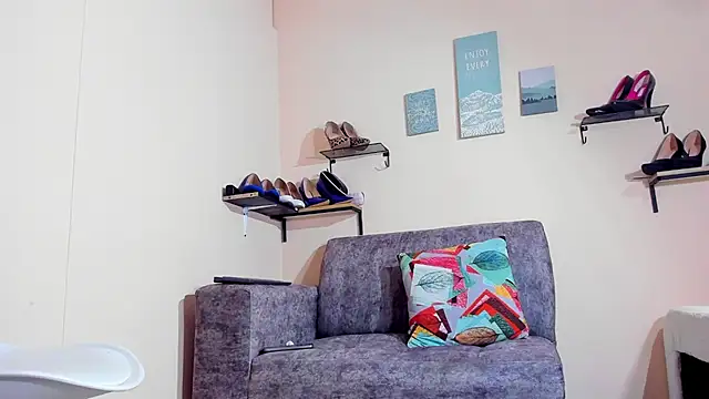 nailon karol11 online show from February 5, 2026, 9:47 am