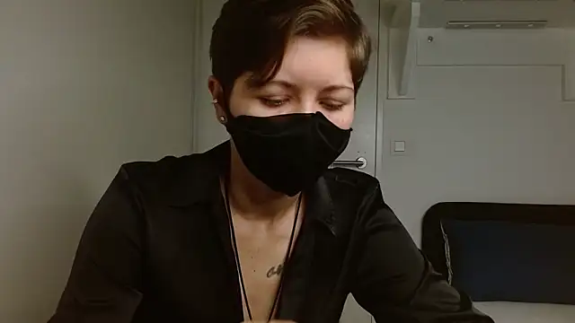 Snapshot of Alexxa_XX chatting on February 2, 2026, 8:40 pm Alexxa XX online show from February 2, 2026, 8:40 pm