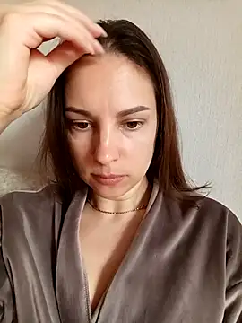 Snapshot of She-Moon chatting on April 21, 2026, 6:09 am She-Moon online show from April 21, 2026, 6:09 am
