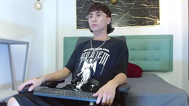 XanderGrey8 online show from April 17, 2026, 12:41 pm