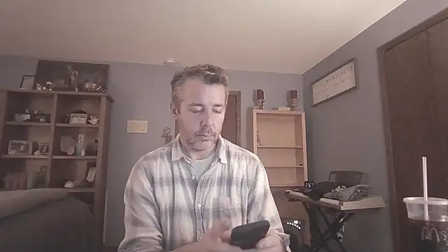 chrisw8140 online show from March 20, 2026, 4:28 am