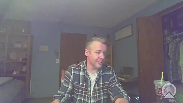 chrisw8140 online show from April 3, 2026, 5:38 am