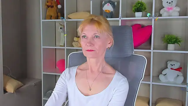 Julie Lucas online show from April 3, 2026, 12:52 am