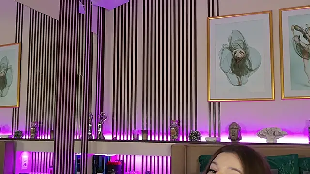 EmilyWess online show from February 9, 2026, 8:13 pm