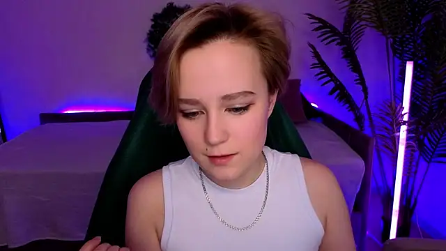 Snapshot of Ellie_Heavenly chatting on January 14, 2026, 8:09 am Ellie Heavenly online show from January 14, 2026, 8:09 am