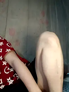 natra0033 online show from April 18, 2026, 11:27 pm