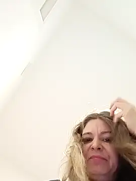 Snapshot of Didi2081 chatting on March 25, 2026, 12:49 am Didi2081 online show from March 25, 2026, 12:49 am