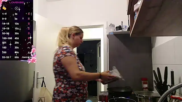 Snapshot of Mia_lou05 chatting on July 13, 2026, 8:00 pm Mia lou05 online show from July 13, 2026, 8:00 pm