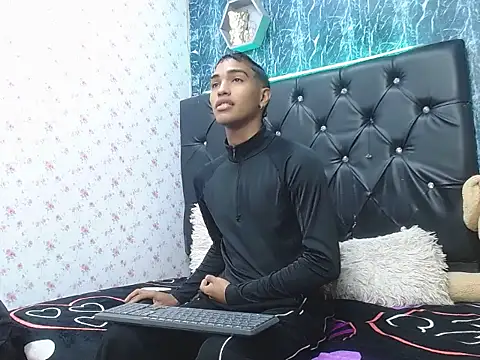 Snapshot of emersson_sex18 chatting on January 13, 2026, 2:22 pm emersson sex18 online show from January 13, 2026, 2:22 pm