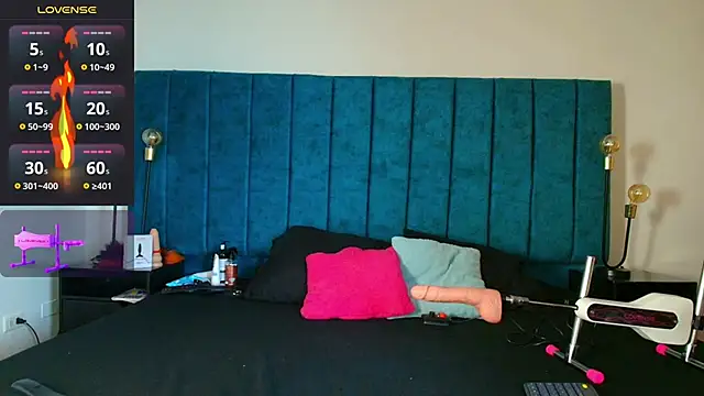 Ethan Briggs  online show from April 9, 2026, 3:39 am