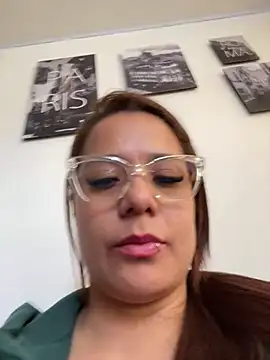 Snapshot of Pretty__Milf chatting on July 17, 2026, 4:23 pm Pretty Milf online show from July 17, 2026, 4:23 pm