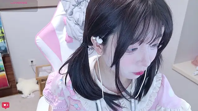 Qiqiiii-05 online show from July 3, 2026, 1:39 pm