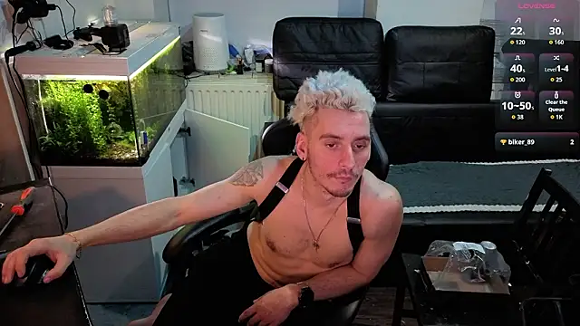 Rayzel White online show from February 2, 2026, 9:24 pm