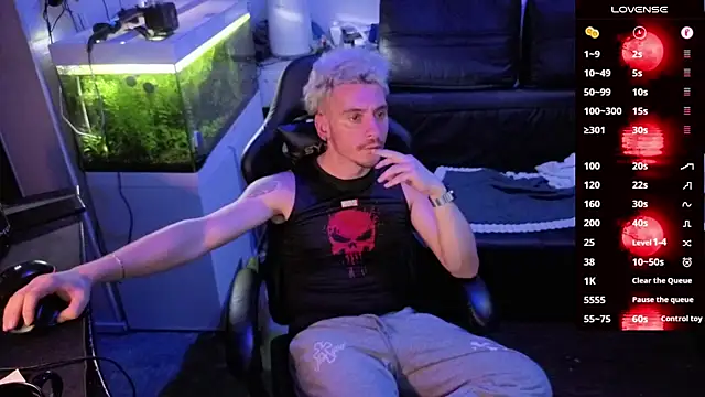 Rayzel White online show from February 15, 2026, 9:33 pm