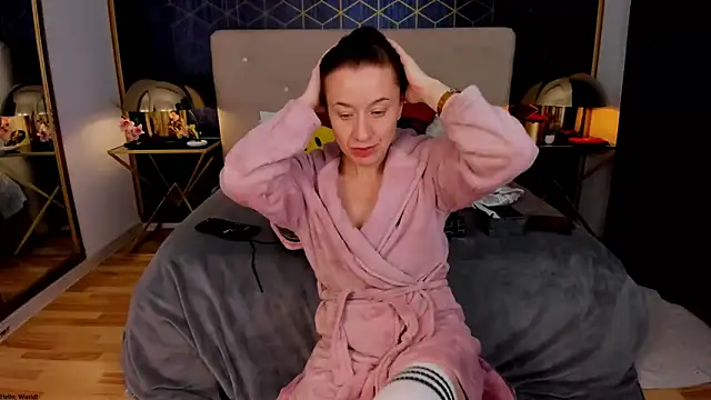 GingerWixxx online show from February 18, 2026, 5:14 am