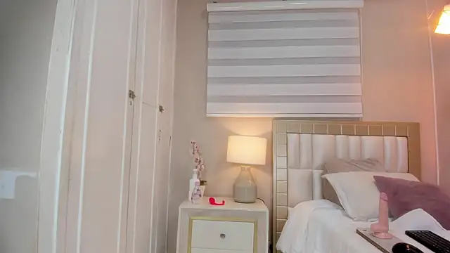 isabela  x online show from March 13, 2026, 11:39 am