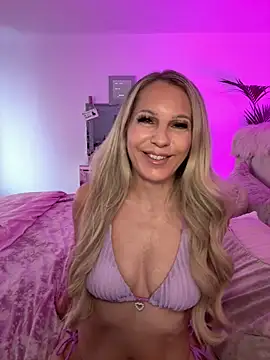 Snapshot of JulieSol chatting on May 12, 2026, 6:32 am JulieSol online show from May 12, 2026, 6:32 am