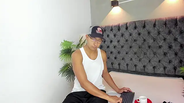 LARRY VITO online show from January 19, 2026, 2:21 pm