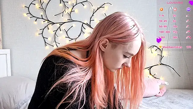 MisaMew online show from February 8, 2026, 9:02 am