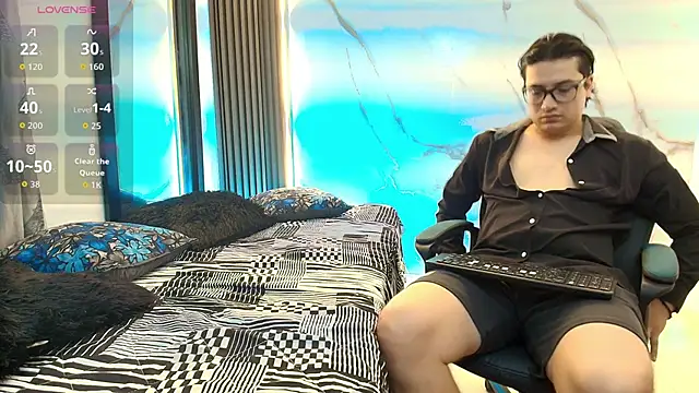 Danner Alaia online show from February 4, 2026, 7:53 pm