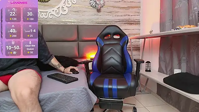 Danner Alaia online show from March 3, 2026, 7:53 pm