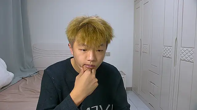 Chocolates-001 online show from February 18, 2026, 11:17 am