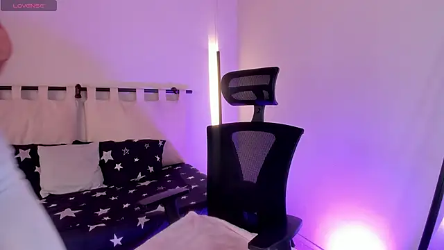 ella  olmos online show from April 3, 2026, 1:53 pm