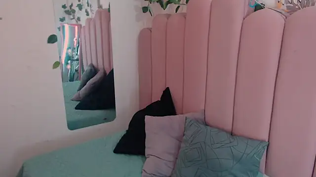 emily 34  online show from February 11, 2026, 4:34 pm