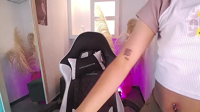 melodyy as online show from March 16, 2026, 1:26 pm