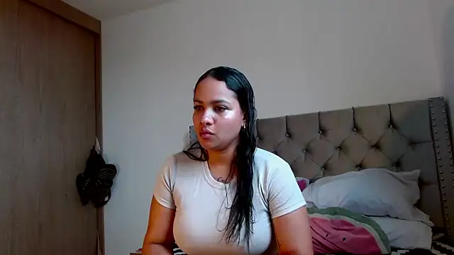 celeneortii online show from April 12, 2026, 8:58 pm