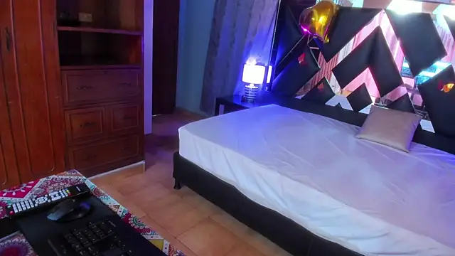 michell sweetiee online show from April 1, 2026, 6:49 pm