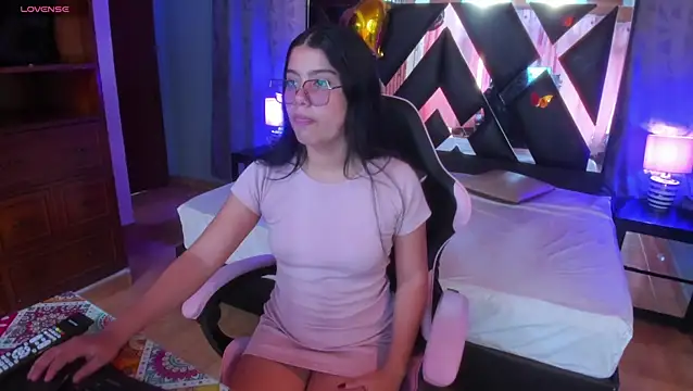 michell sweetiee online show from April 9, 2026, 6:57 pm