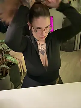 Snapshot of NyxTattoo chatting on February 16, 2026, 6:26 pm NyxTattoo online show from February 16, 2026, 6:26 pm