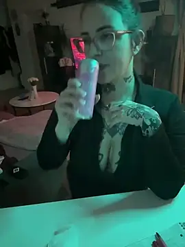 Snapshot of NyxTattoo chatting on February 19, 2026, 6:37 pm NyxTattoo online show from February 19, 2026, 6:37 pm