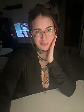 Snapshot of NyxTattoo chatting on February 24, 2026, 6:39 pm NyxTattoo online show from February 24, 2026, 6:39 pm