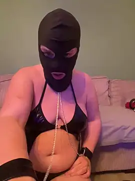 cochonnesoumise59 online show from February 28, 2026, 9:38 pm