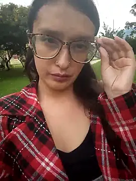 Snapshot of Karla-giraldo_1 chatting on March 3, 2026, 2:23 pm Karla-giraldo 1 online show from March 3, 2026, 2:23 pm