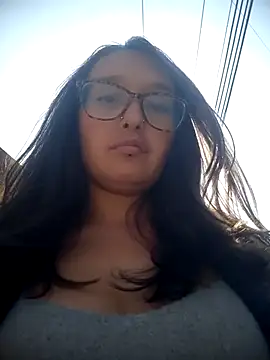 Snapshot of Karla-giraldo_1 chatting on March 4, 2026, 2:45 pm Karla-giraldo 1 online show from March 4, 2026, 2:45 pm