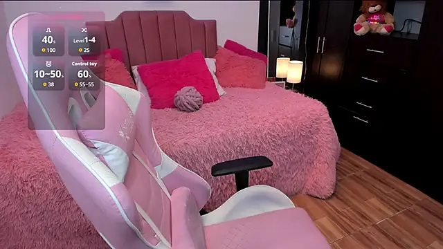 Snapshot of Nina_curves chatting on February 9, 2026, 7:18 pm Nina curves online show from February 9, 2026, 7:18 pm