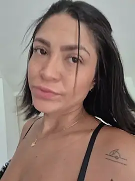 Snapshot of Ina_Jody_ chatting on August 5, 2026, 6:11 pm Ina Jody online show from August 5, 2026, 6:11 pm