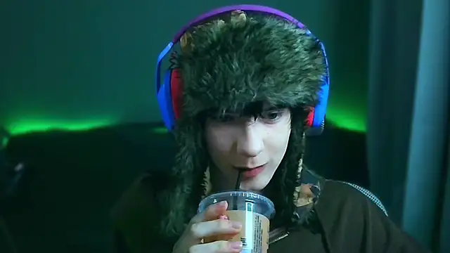 Snapshot of LeonBoykisser chatting on January 14, 2026, 4:34 pm LeonBoykisser online show from January 14, 2026, 4:34 pm