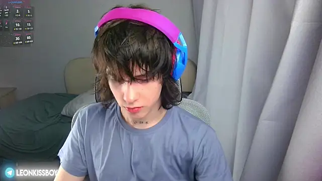 LeonBoykisser online show from June 22, 2026, 5:43 pm