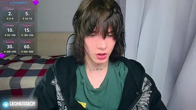 LeonBoykisser online show from July 2, 2026, 4:35 pm