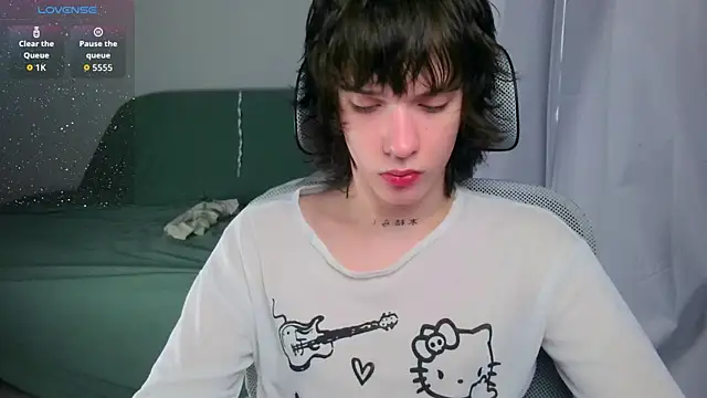 LeonBoykisser online show from July 7, 2026, 12:20 pm