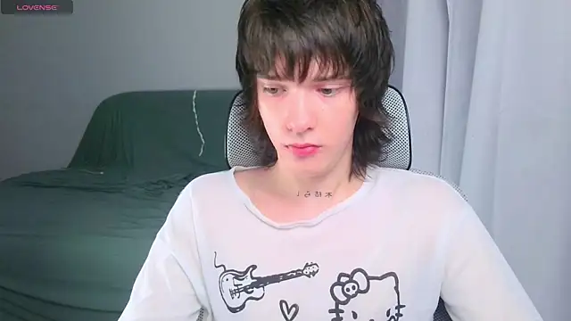 LeonBoykisser online show from July 8, 2026, 2:38 am
