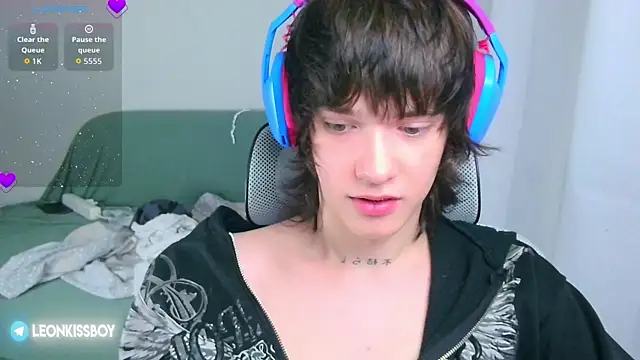 LeonBoykisser online show from July 10, 2026, 6:07 am