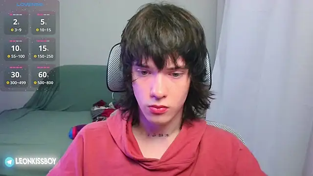 LeonBoykisser online show from July 15, 2026, 5:45 am