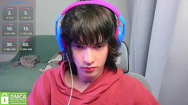 LeonBoykisser online show from July 19, 2026, 3:38 pm