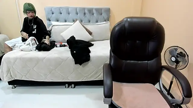 Snapshot of Bela_Craxkerr chatting on March 4, 2026, 12:44 pm Bela Craxkerr online show from March 4, 2026, 12:44 pm